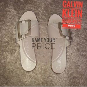 CALVIN KLEIN NO STRAP SANDELS